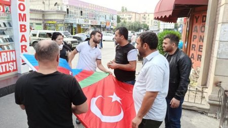 Bakı Türk-Azərbaycan bayraqlarına bürünür