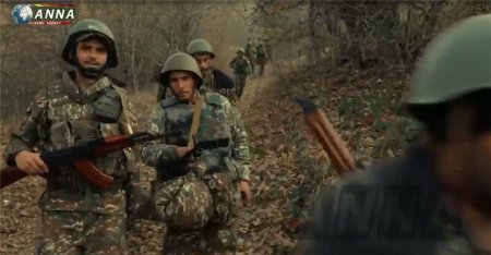 Erməni hərbçilər Rusiya ordusuna meydan oxudu - Video