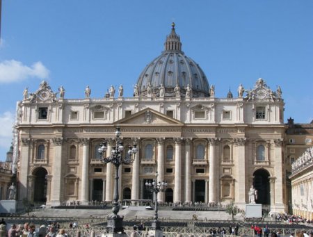 Vatikanda peyvənddən imtina edənlər işdən çıxarılacaq?