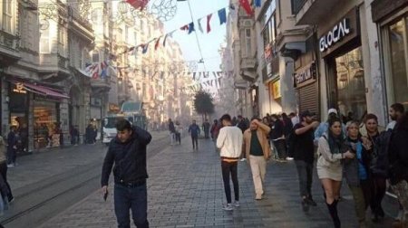 İstanbulda güclü partlayış: 6 ölü, 81 yaralı - Video