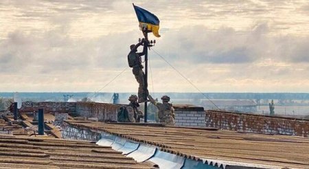 Xersonda Ukrayna bayrağı qaldırıldı